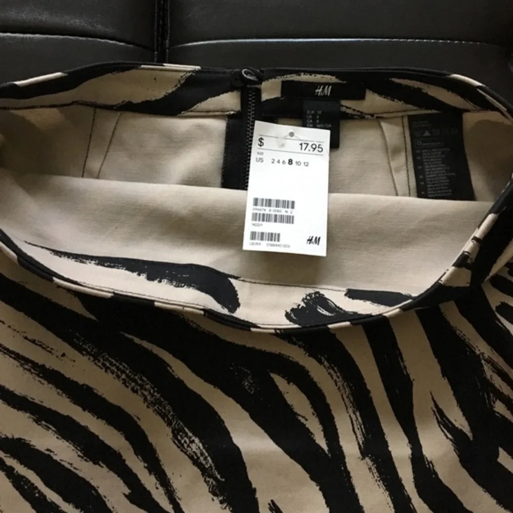 Black & tan Adorable animal print mini skirt - Picture 4 of 4